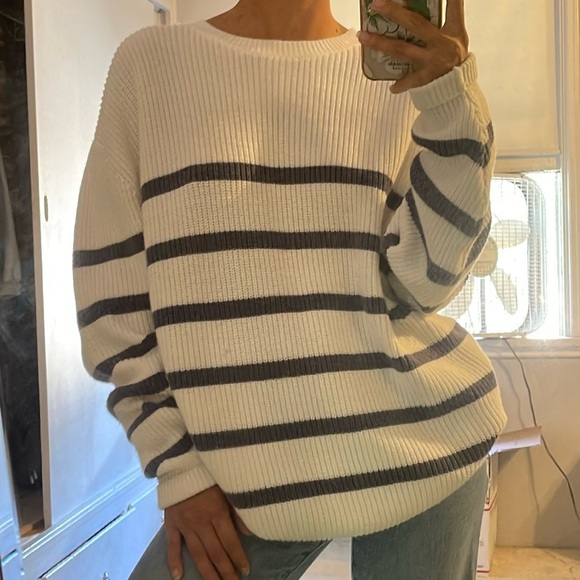 White w/ Blue Striped Oversized Crewneck Knit Pullover Sweater - Picture 1 of 3
